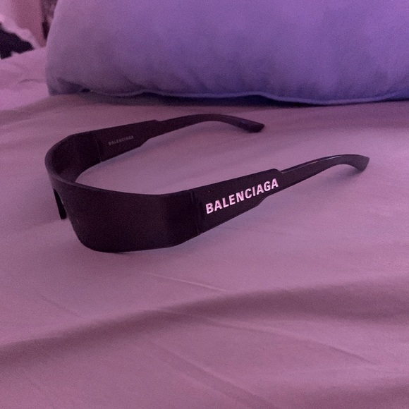 BALENCIAGA wrap around sunglasses - Picture 2 of 9